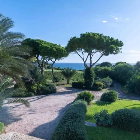 Σπίτι διακοπών Seaside With Pool In *